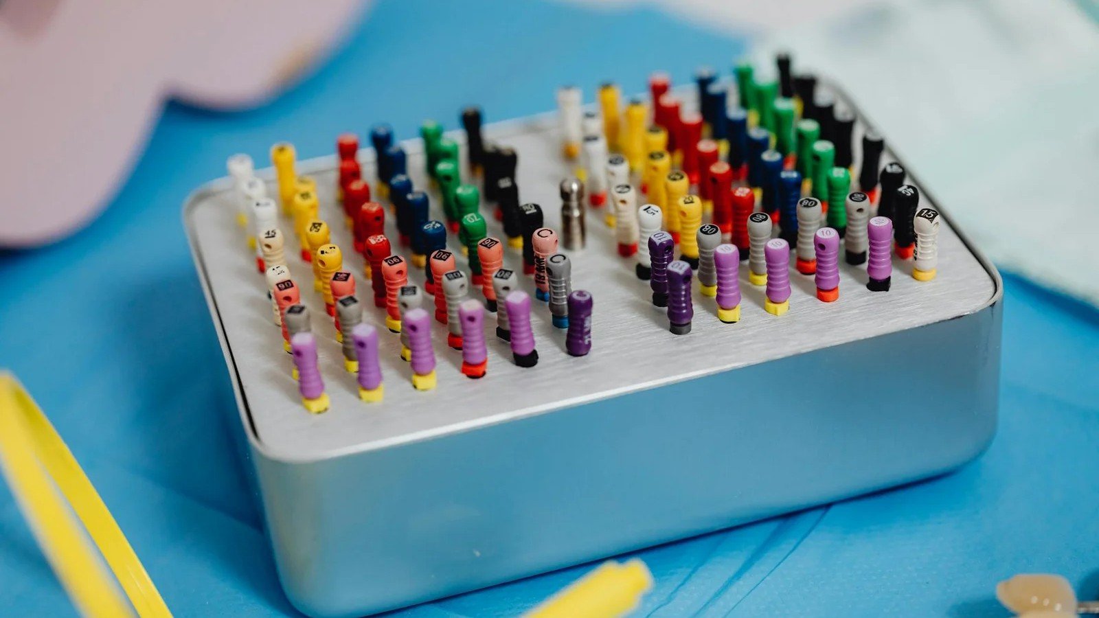 Endodoncista Moderno e Instrumentos Esenciales